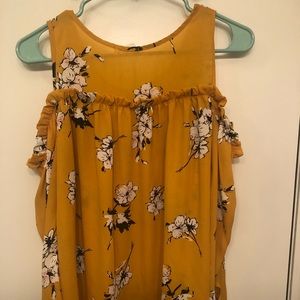 Cute top showing shoulder & ties on bottom sleeves